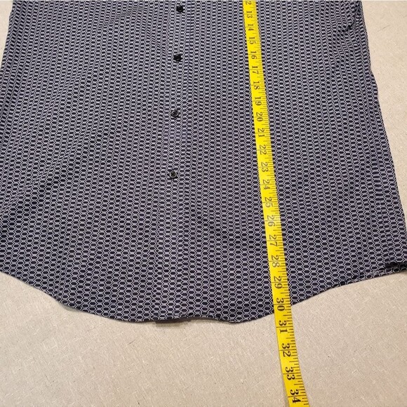 Sean John Men's Tailored Fit Dress Shirt in Size 15 1/2-32/33 Regular Fit - Picture 6 of 11